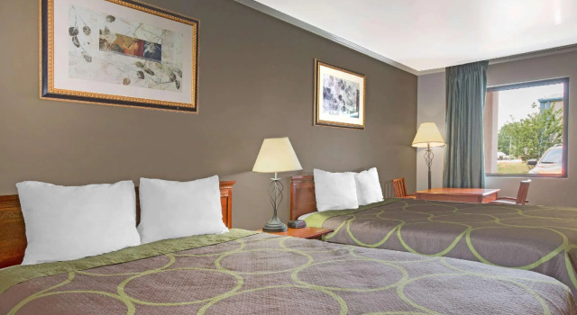 Четырёхместный номер Standard budgetel Inn & Suites