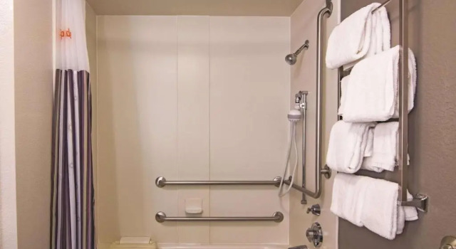 Четырёхместный номер Standard с видом на внутренний двор La Quinta by Wyndham Oklahoma City Norman