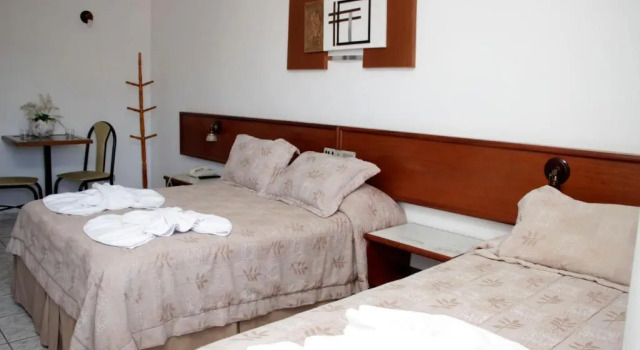Трёхместный номер Deluxe с видом на озеро Royal Inn Hotel
