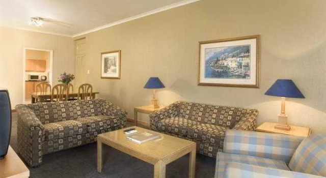 Don Eastgate, Boek Hotel Johannesburg Gauteng