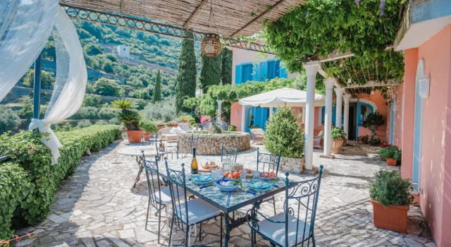 Вилла с 4 комнатами Villa la Campanella by Elite Villas