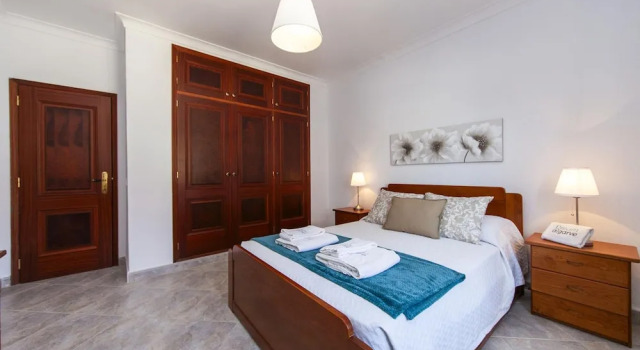 W 03 - Bedroom 3 in Topside Luz Guesthouse, Забронировать Апартаменты/квартира Апартаменты Алгарви, Апартаменты/квартира