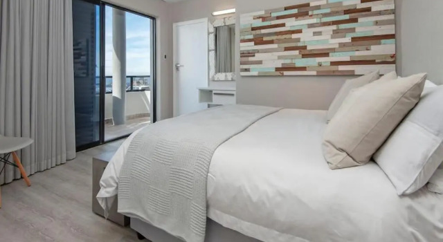 Marine Court 5 by BACK IN TOWN - 2Bedroom Ocean-facing Apt in Hermanus Centre, Book Hotel Hermanus Walker Bay Nature Reserve