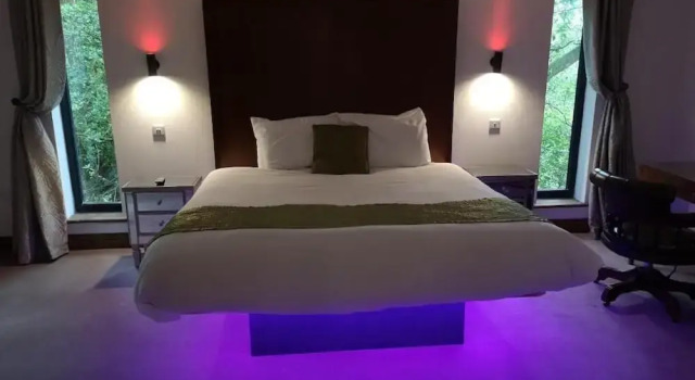 BlueStone-Hot Tub-Woodlandlodges-Pembrokeshire-Tenby, Забронировать Отель Кармартен Carmarthenshire
