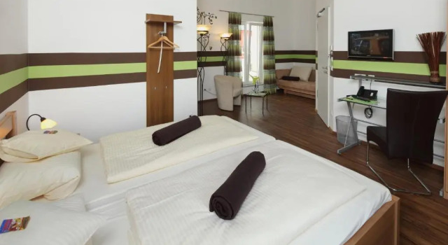 Полулюкс Hotel DAH-Inn