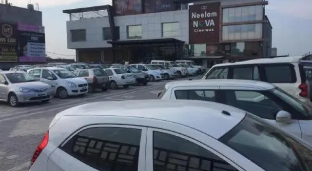 Hotel Neelam, Prenota Hotel Moga Punjab