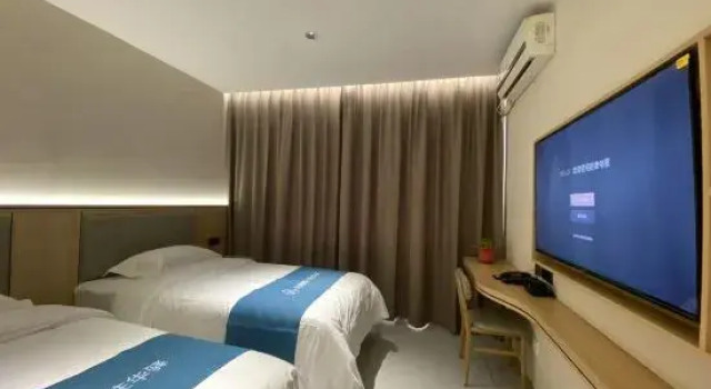 Трёхместный люкс Home Inn Huayi Select Hotel (Shangborui Commercial Building Branch)