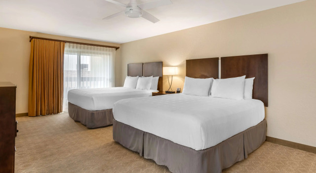 Четырёхместный номер Standard Best Western Plus Monterey Inn