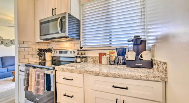 Апартаменты Modern & Cozy Condo Near Beaches w/ Coastal Views