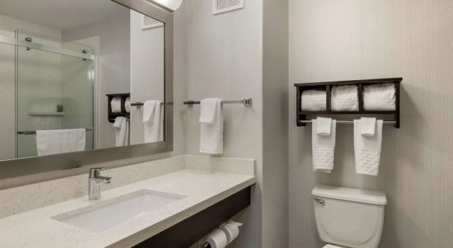 Четырёхместный люкс Best Western Watertown Inn & Suites