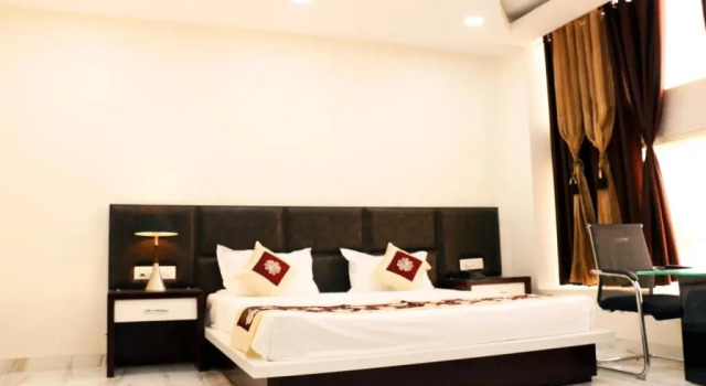 Hotel Neelam, Prenota Hotel Moga Punjab
