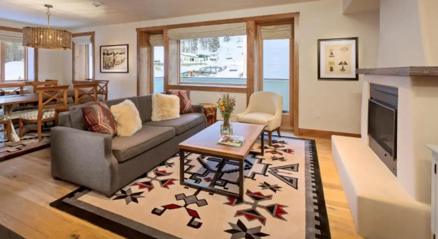 Четырёхместный люкс с 2 комнатами The Blake at Taos Ski Valley
