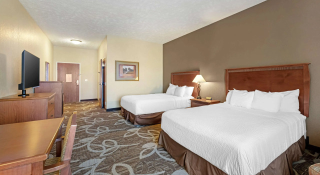 Четырёхместный номер Standard Best Western Plus Mid Nebraska Inn & Suites