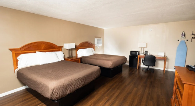 Четырёхместный номер Economy Oxford Inn