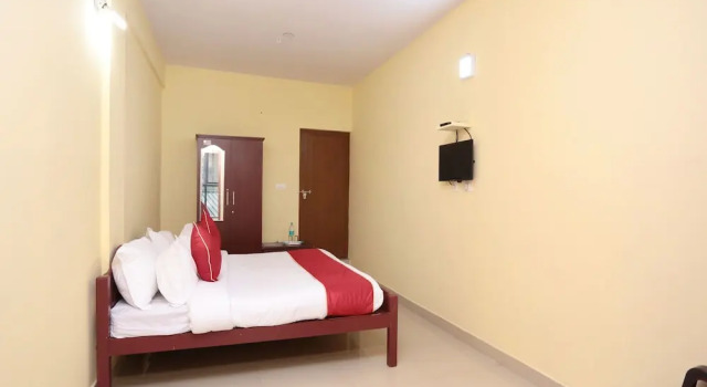 OYO 10716 Hotel Chingly Residency, Забронировать Отель Отели штата Кералы с парковкой, Парковка