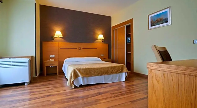Номер Standard Hotel / Restaurante LA PEPA