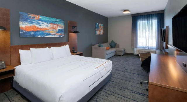 Двухместная студия La Quinta Inn & Suites by Wyndham Louisville NE - Old Henry Rd
