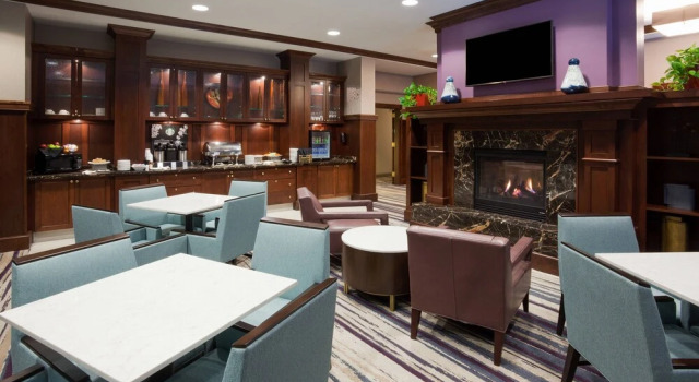 Четырёхместный клубный номер Standard Sheraton St Paul Woodbury Hotel