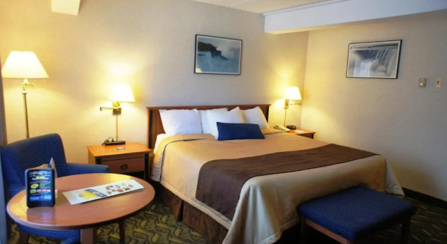 Номер Standard Travelodge by Wyndham Niagara Falls At the Falls