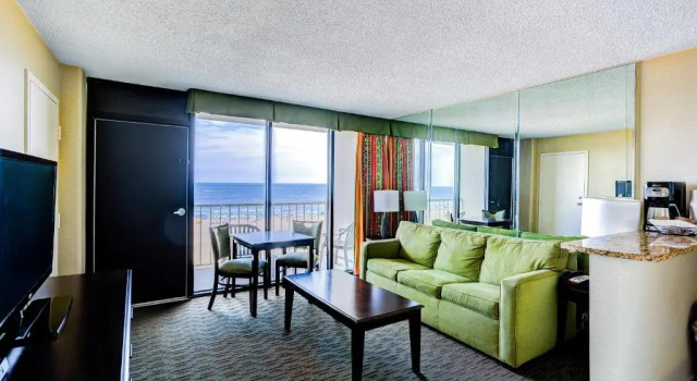 Люкс c 1 комнатой oceanfront Beach Quarters Resort