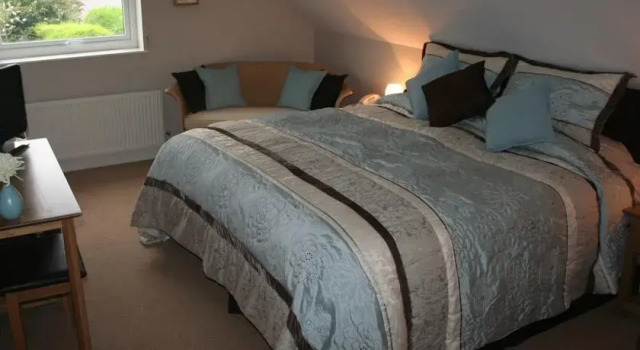 Mead Lodge B&B, Забронировать Отель «постель и завтрак» Коршам 