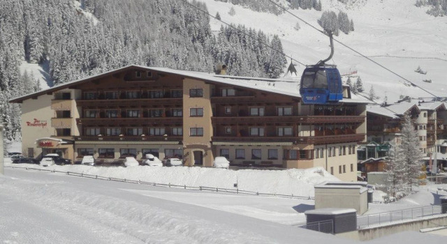 Полулюкс с балконом и с видом на горы VALARA Alpine Art Hotel
