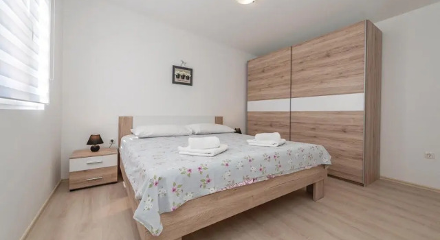 Beautiful Home in Pakostane With 2 Bedrooms, Outdoor Swimming Pool and Wifi, Book Hotel Hoteller i Pakostane med pool, Swimmingpool