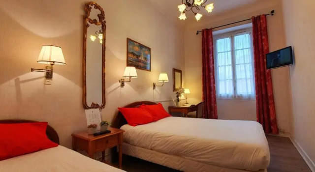 Трёхместный номер Standard Hotel Louvia