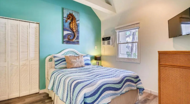 Ibis by Avantstay Close to Duval Street w/ Shared Pool Month Long Stays Only, Забронировать Дом для отпуска Отели Ки-Уэст с бассейном, рядом с The Unitarian Universalist Fellowship of Key West, Бассейн