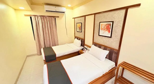President Hotel, Book Hotel Hoteller i Surendranagar med parkering, Parkering