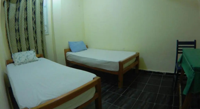 Кровать в общем номере Sea Waves Hostel not for Egyptian