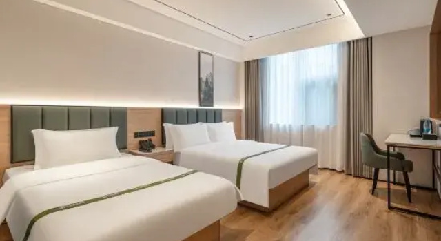 Семейный номер Standard Отель GreenTree Inn BengBu HuaiHe Road Pedestrian Street Hotel