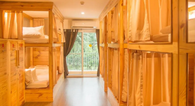 Кровать в общем номере Nonnee Hotel Kata Beach Phuket