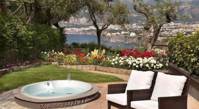 Amore Rentals - Villa Bianca, Забронировать Вилла Бизнес-отели Сорренто, рядом с Teatro Tasso, 4* 5*