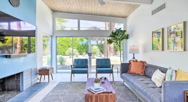 Pool & Mountain Views: Palm Springs Home!