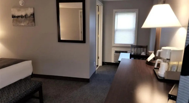 Номер Executive Mt. Madison Inn & Suites