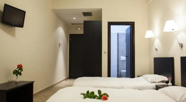 Трёхместный номер Deluxe с балконом Hotel Meteoritis