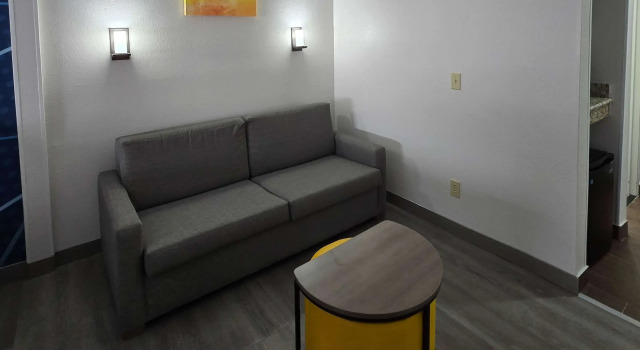 Двухместный люкс Comfort Suites Terre Haute University Area
