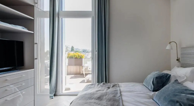 Picturesque Views From a Radiant Penthouse