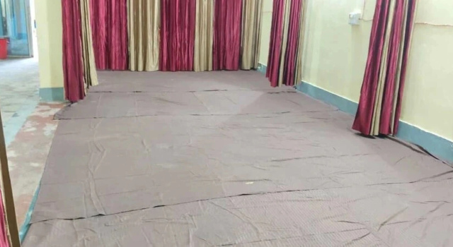 Кровать в общем номере Ayodhya Cantt Palace & Restaurant