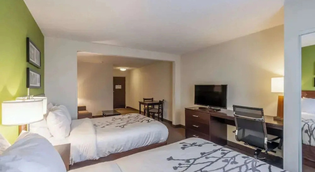 Четырёхместный люкс с видом на горы Sleep Inn & Suites Harrisonburg on University
