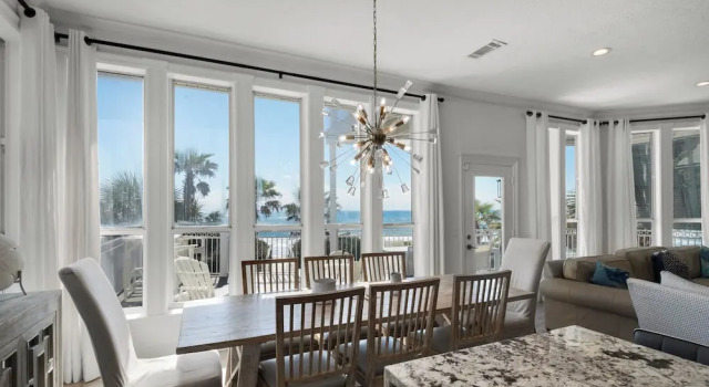 Коттедж с балконом и с видом на океан Gulf-front, Private Pool ~ Stunning Gulf Views From All Levels + Beach Setup