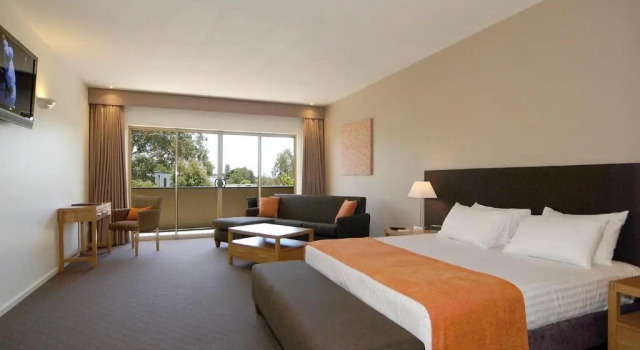 Люкс с балконом Mornington Hotel