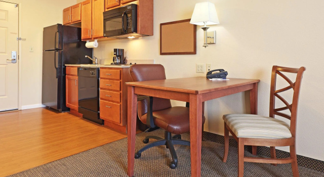 Двухместный люкс Candlewood Suites Fayetteville – University of Arkansas by IHG