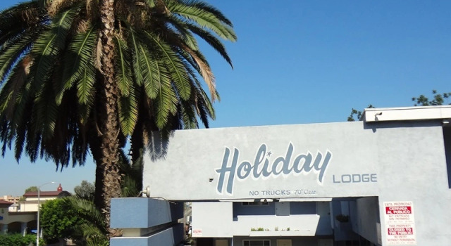 Кровать в общем номере Holiday Lodge