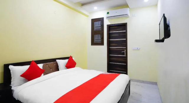 Hotel The Geetika Palace by OYO Rooms, Забронировать Отель Отели Газиабад 3 звезды, рядом с Артала, 3*
