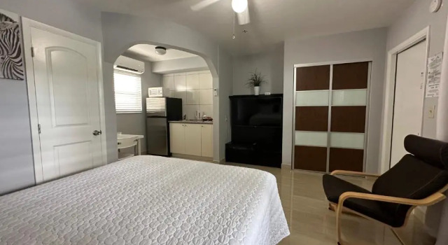 Студия White Horse Motel