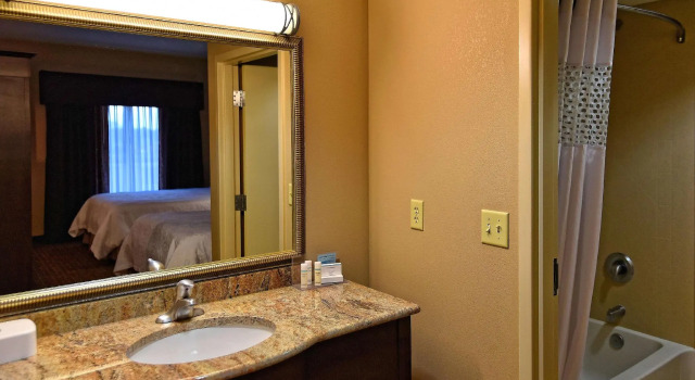 Четырёхместный люкс Hampton Inn Geneseo