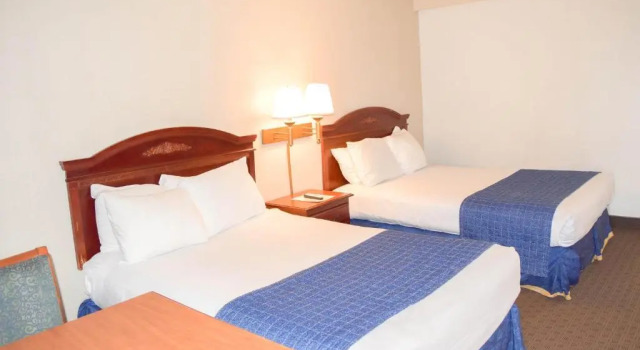 Четырёхместный номер Standard Attleboro Motor Inn