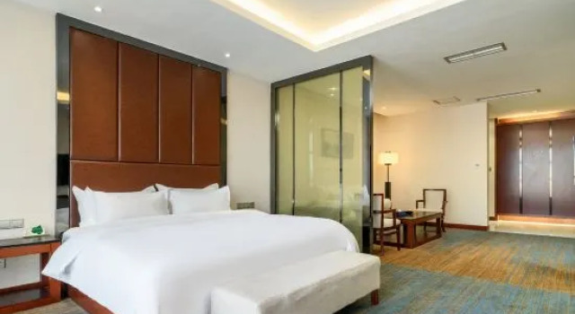 Люкс Deluxe Shehong Kuangyi Hotel (Yongyi Square)
